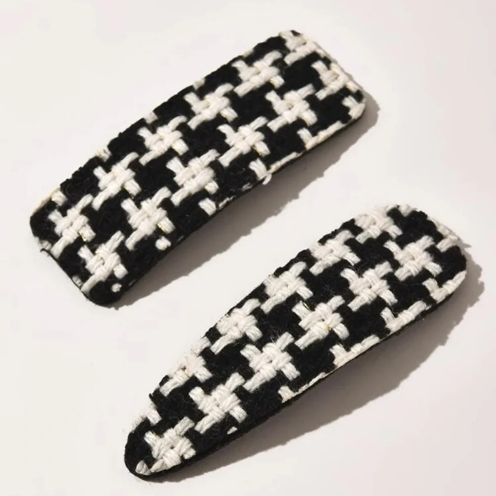 ⭐️ Awesome Pair Of Mismatched Fabric Checkered Houndstooth Print Hair Clips ⭐️ - Picture 1 of 3